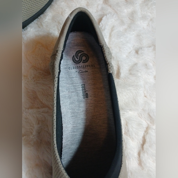 Clarks Cloudsteppers Sillian Jetay Shoes Womens Size 9.5M Beige Slip On Comfort - Picture 10 of 11